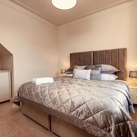 Apartment Luxury Near Lgi Hospital Super King Bed, Free Secure Parking *