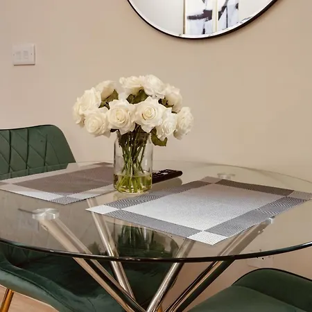 Luxury Near Lgi Hospital Super King Bed, Free Secure Parking * Leeds (West Yorkshire)