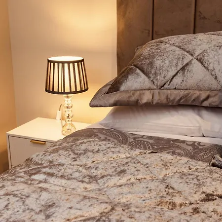 Luxury Near Lgi Hospital Super King Bed, Free Secure Parking Leeds (West Yorkshire)