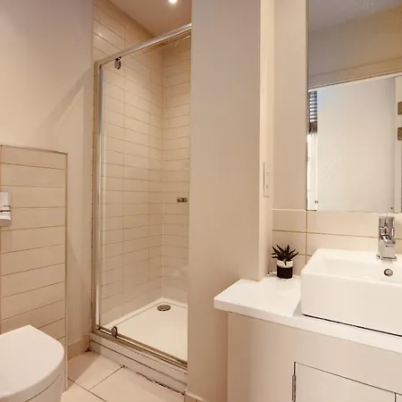 Apartment Luxury Near Lgi Hospital Super King Bed, Free Secure Parking *
