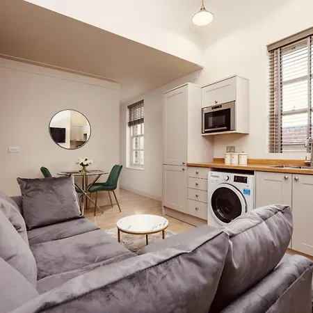 Luxury Near Lgi Hospital Super King Bed, Free Secure Parking Apartment *